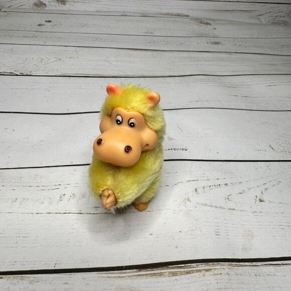 Vintage 1980s Yellow Hippo Finger Grabber Puppet Clip Hugger Plush Toy 3 1/2" in - Picture 1 of 7